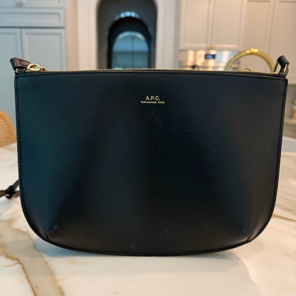 A.P.C SARAH CROSSBODY BAG IN BLACK